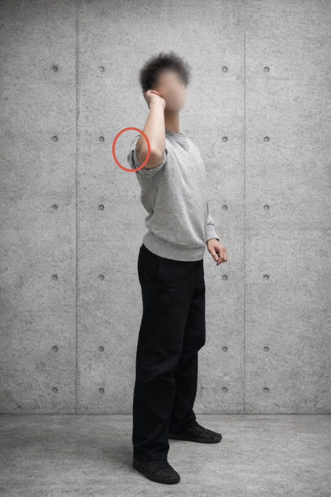 テイクバックを鎖骨のラインに引いてきた私